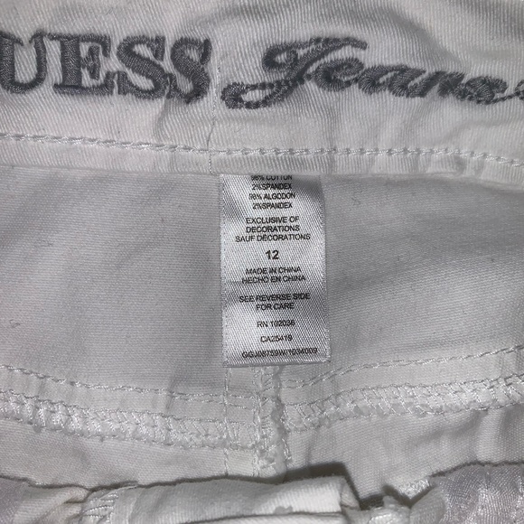 Girl’s guess Jean shorts - Picture 3 of 3